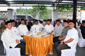Foto : Ketua DPRD Barsel, HM. Farid Yusran hadiri bukber di kediaman Wabup Barsel.