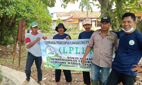Foto : Peduli terhadap keberlangsungan lingkungan pertanian, LPLHN bersama warga desa